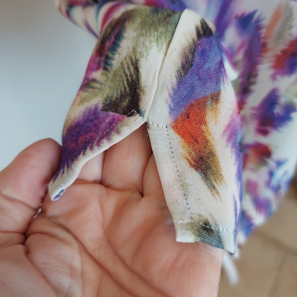 Cabi Feather Print V Neck Blouse Top with Cap Sleeve Sz S - Picture 9 of 15